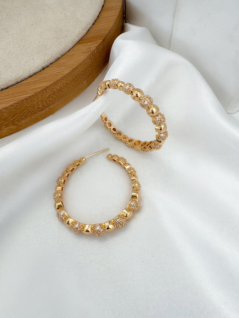 Brinco Folheado a Ouro 18k e Prata Argola Esferas com Micro Zircônias