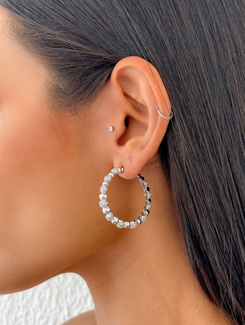 Brinco Folheado a Ouro 18k e Prata Argola Esferas com Micro Zircônias
