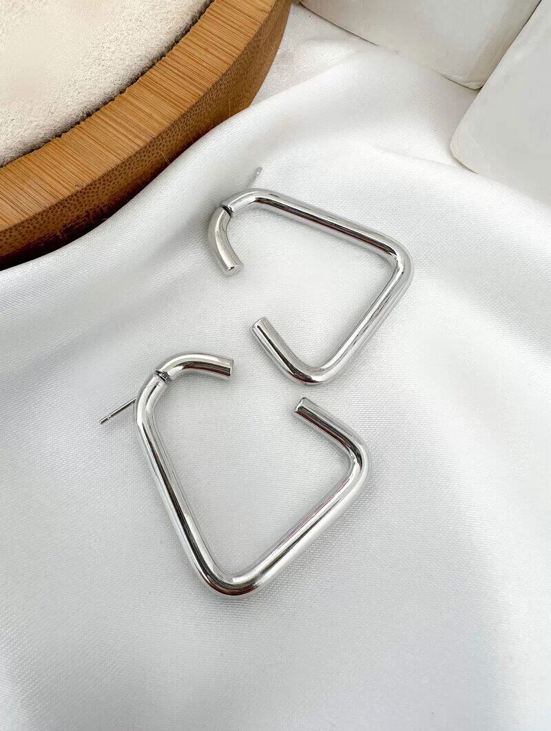 Brinco Folheado a Ouro 18k e Prata Argola Formato Geométrico com Fecho Moderno