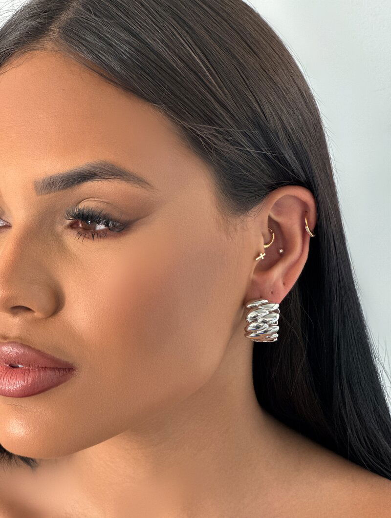 Brinco Folheado a Ouro 18K e Prata Argola Gomos