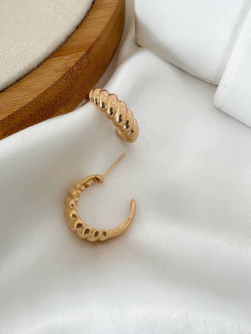 Brinco Folheado a Ouro 18k e Prata Argola Gomos Ponta Lisa