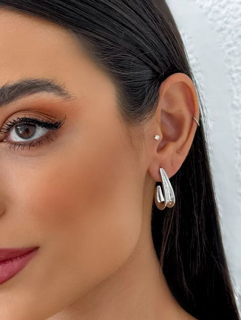 Brinco Folheado a Ouro 18k e Prata Argola Gota com Fio Cravejado