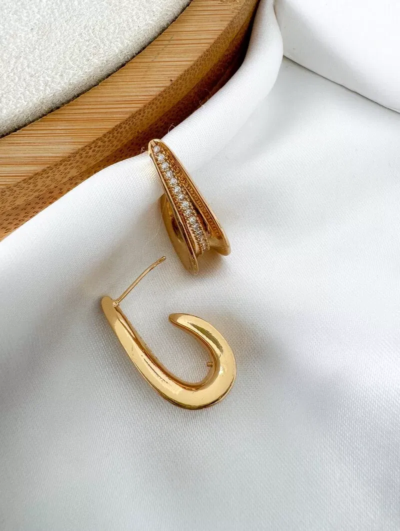 Brinco Folheado a Ouro 18k e Prata Argola Gota com Fio Cravejado