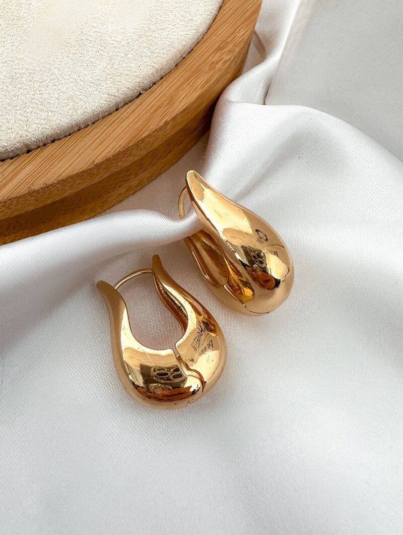 Brinco Folheado a Ouro 18k e Prata Argola Gota Lisa