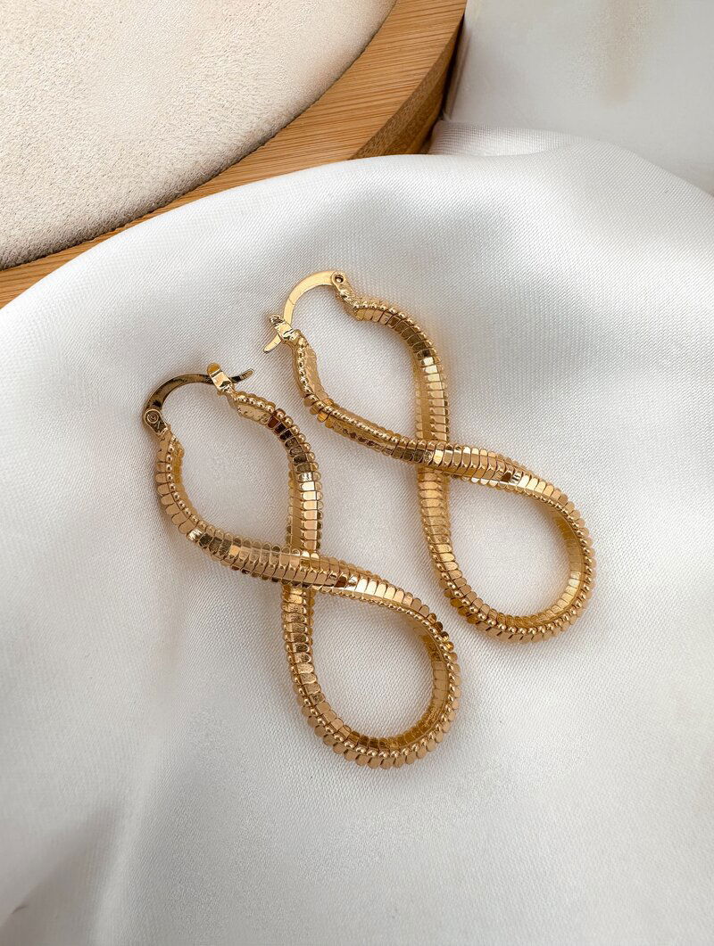 Brinco Folheado a Ouro 18k e Prata Argola Infinito Texturizada