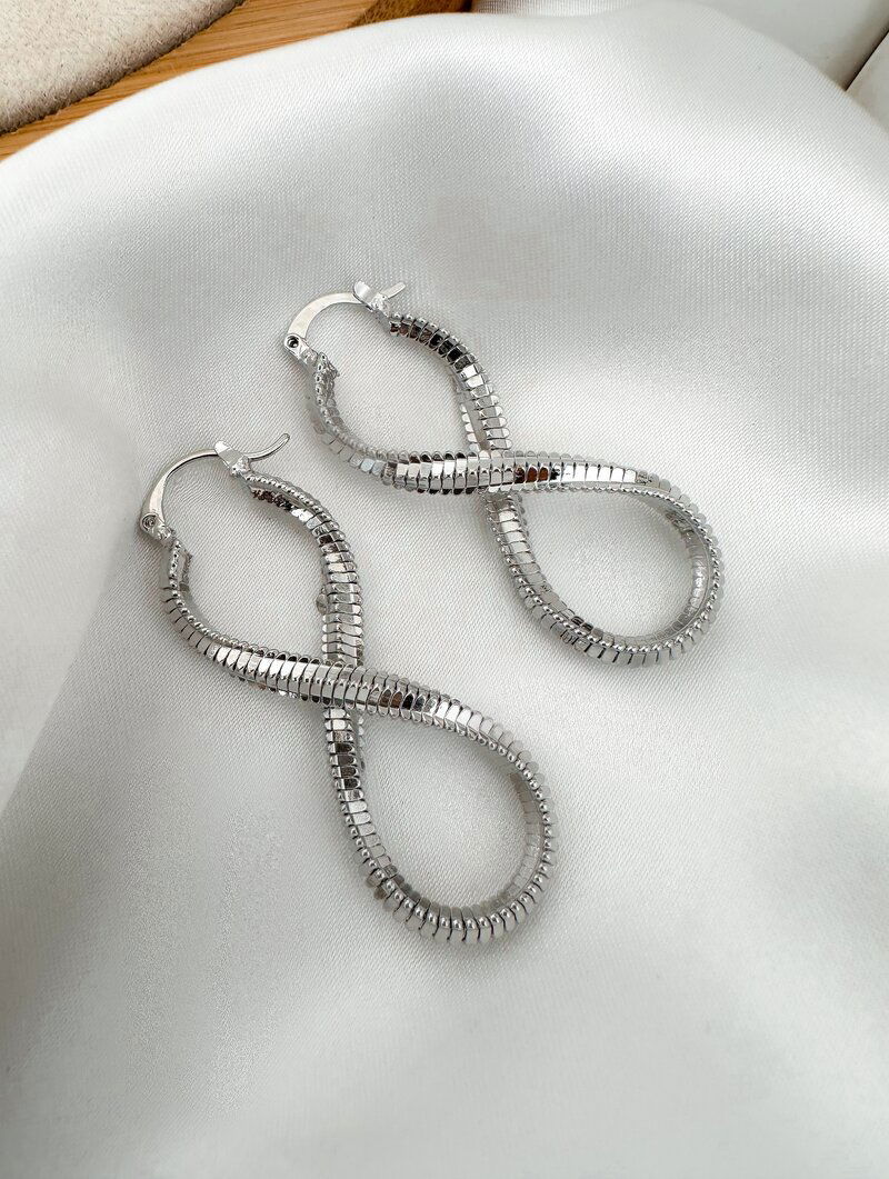 Brinco Folheado a Ouro 18k e Prata Argola Infinito Texturizada