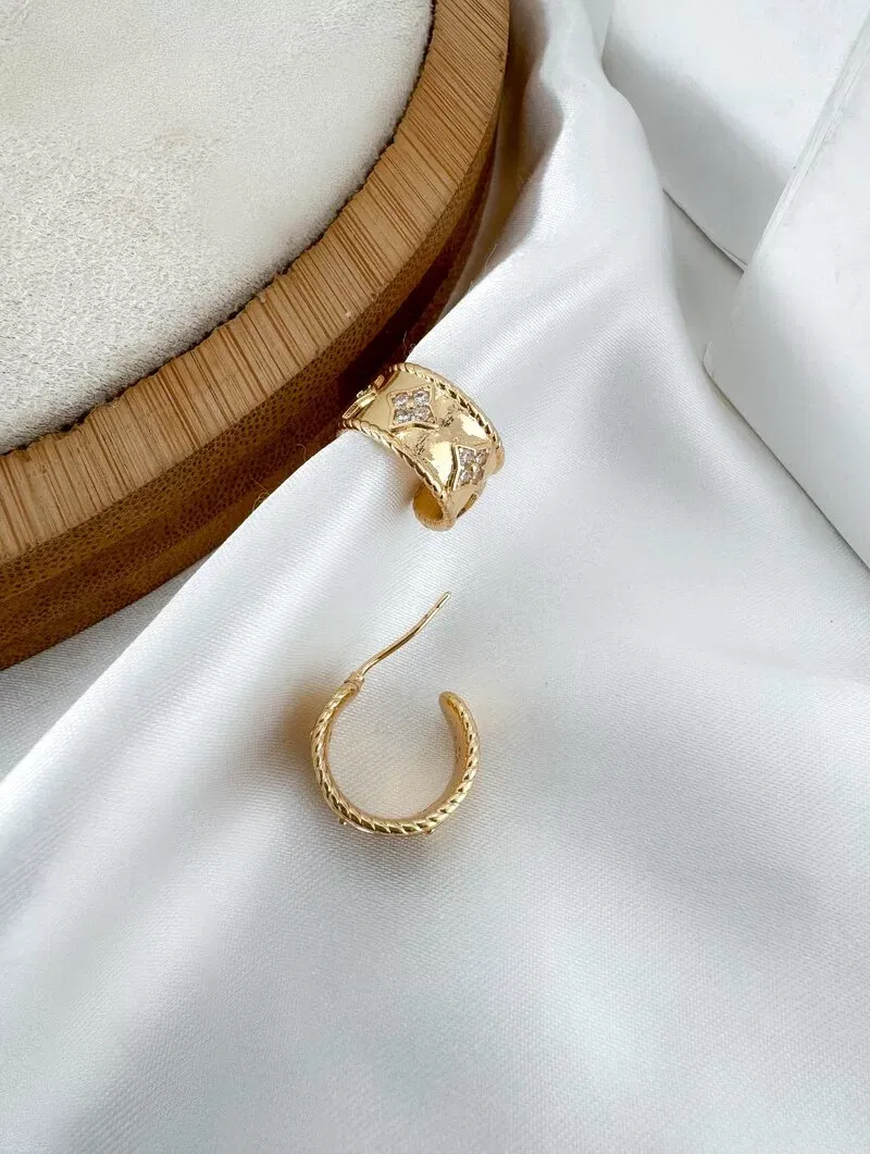 Brinco Folheado a Ouro 18k e Prata Argola Inspiração Cravejada