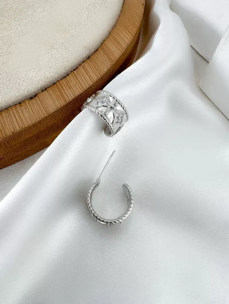 Brinco Folheado a Ouro 18k e Prata Argola Inspiração Cravejada