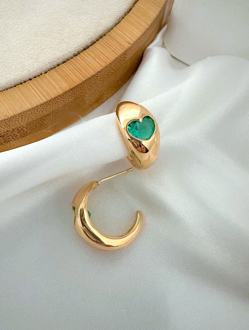 Brinco Folheado a Ouro 18k e Prata Argola Lisa com Coração de Zircônia