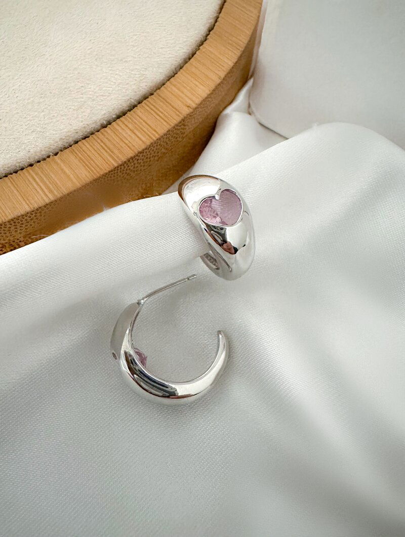 Brinco Folheado a Ouro 18k e Prata Argola Lisa com Coração de Zircônia