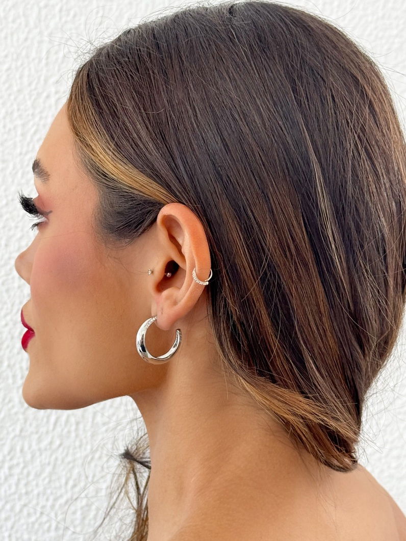 Brinco Folheado a Ouro 18k e Prata Argola Lisa Com Ponta Cravejada