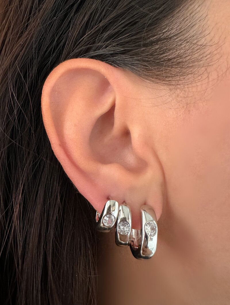 Brinco Folheado a Ouro 18k e Prata Argola Lisa com Zircõnia