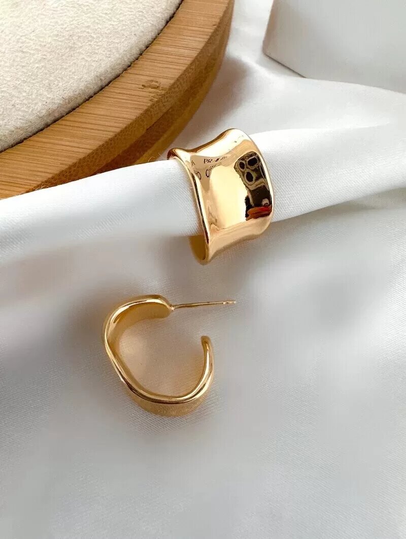 Brinco Folheado a Ouro 18k e Prata Argola Lisa Fashionista