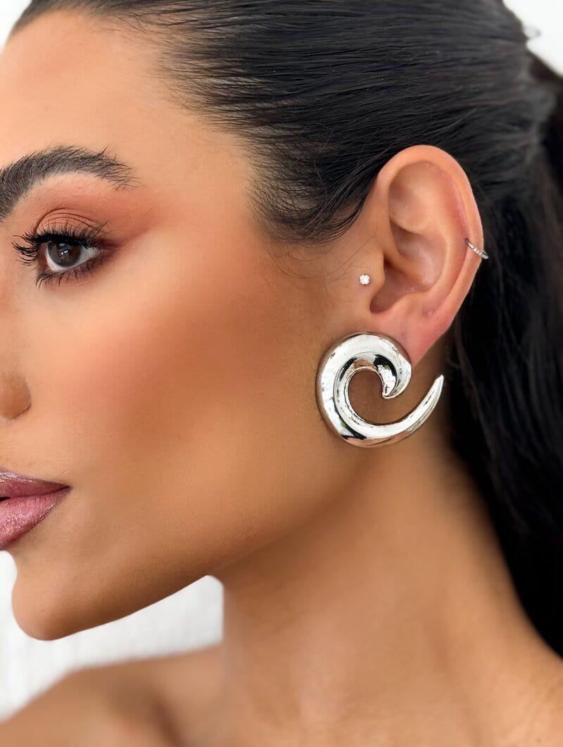 Brinco Folheado a Ouro 18k e Prata Argola Lisa Fashionista