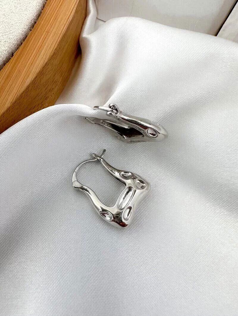 Brinco Folheado a Ouro 18k e Prata Argola Martelada com Fecho