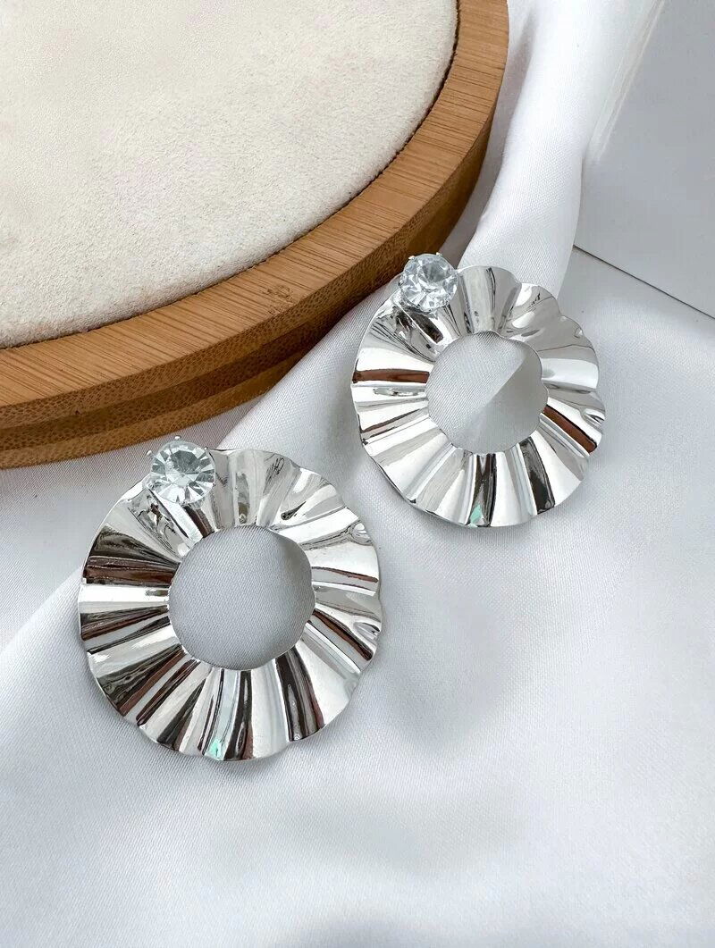 Brinco Folheado a Ouro 18k e Prata Argola Martelada com Zircônia