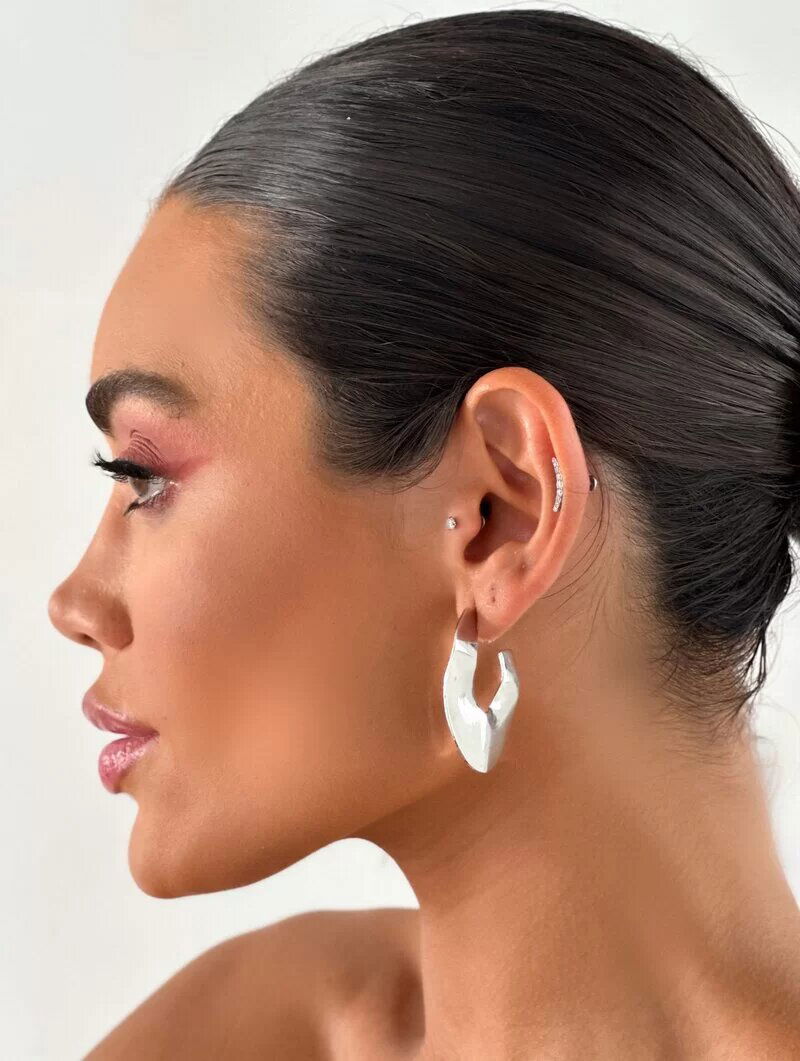 Brinco Folheado a Ouro 18k e Prata Argola Martelada Lisa