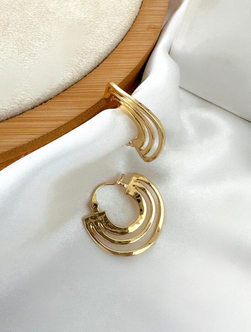 Brinco Folheado a Ouro 18k e Prata Argola Martelada Vazada