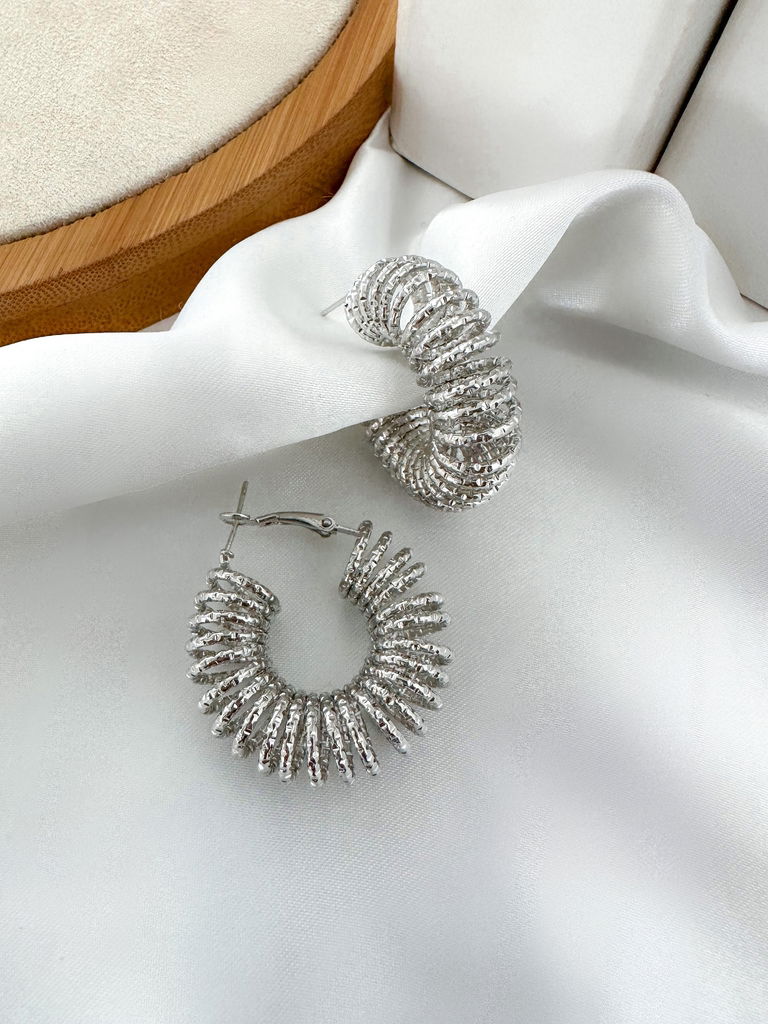 BRINCO FOLHEADO A OURO 18K E PRATA ARGOLA MOLA