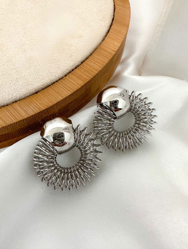 Brinco Folheado a Ouro 18k e Prata Argola Mola com Detalhe Liso