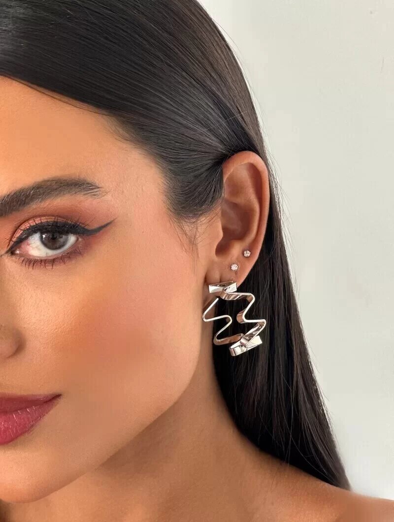 Brinco Folheado a Ouro 18k e Prata Argola Ondulada Lisa