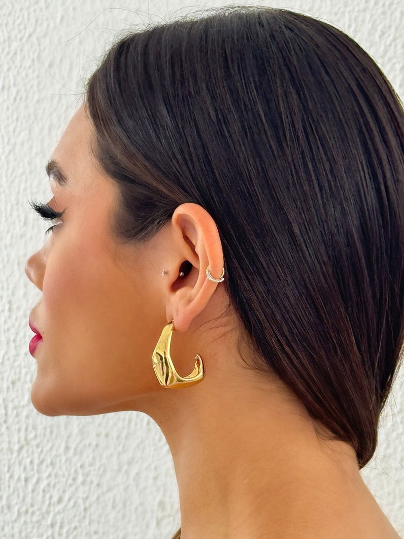 Brinco Folheado a Ouro 18k e Prata Argola Organica Curva