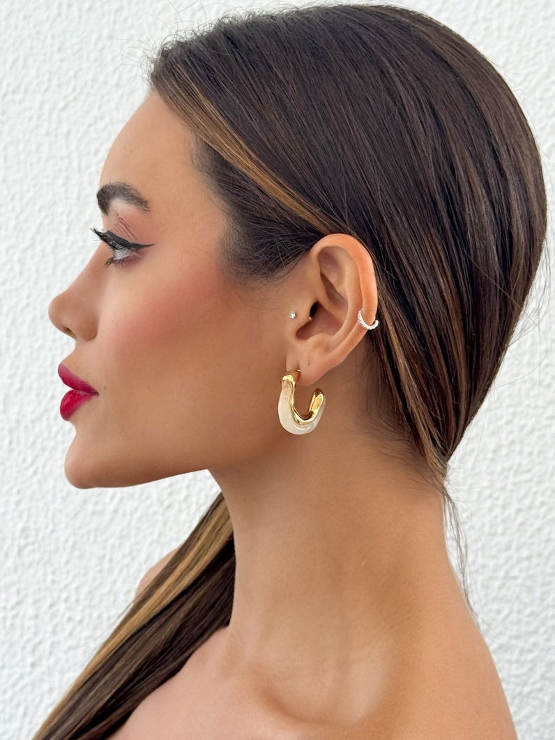 Brinco Folheado a Ouro 18k e Prata Argola Orgânica Resinada