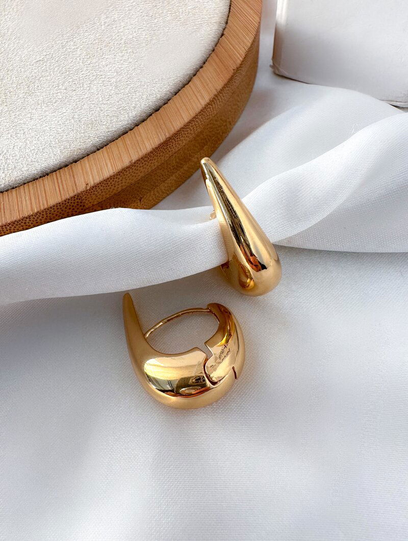 brinco folheado a ouro 18k e prata argola oval com fecho