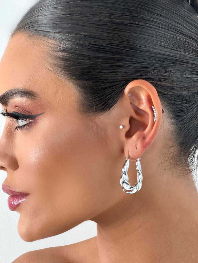Brinco Folheado a Ouro 18k e Prata Argola Oval com Fecho