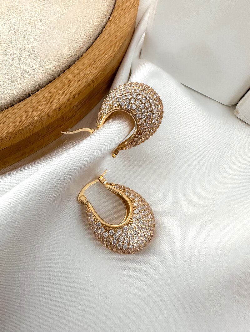 Brinco Folheado a Ouro 18k e Prata Argola Oval com Fecho Cravejada