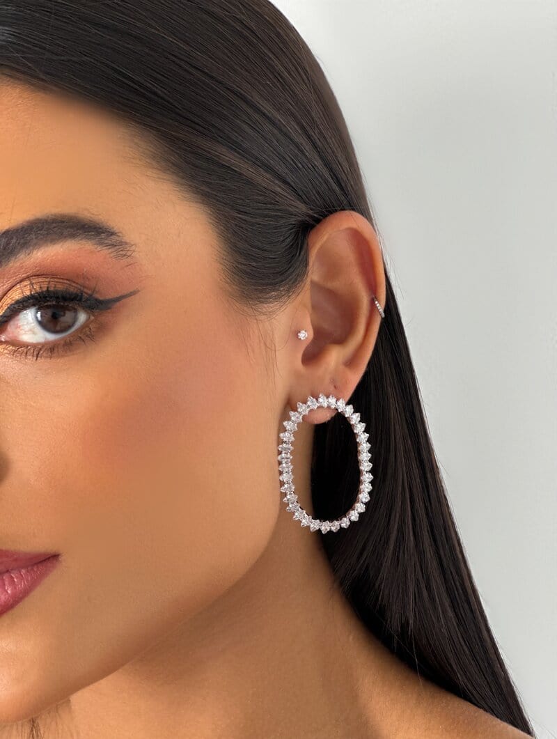 Brinco Folheado a Ouro 18k e Prata Argola Oval Cravejada