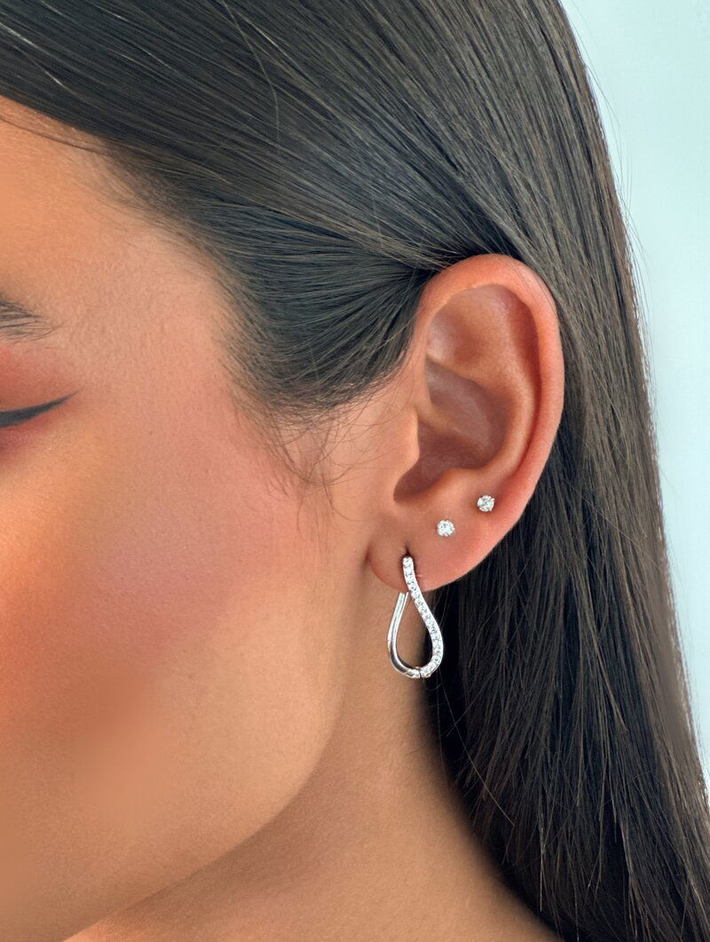 Brinco Folheado a Ouro 18k e Prata Argola Oval Fio de Micro Zircônia