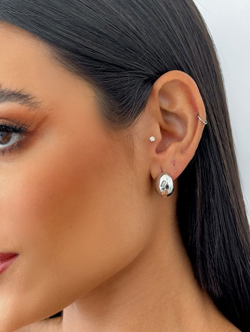 Brinco Folheado a Ouro 18k e Prata Argola Oval Lisa com Navete