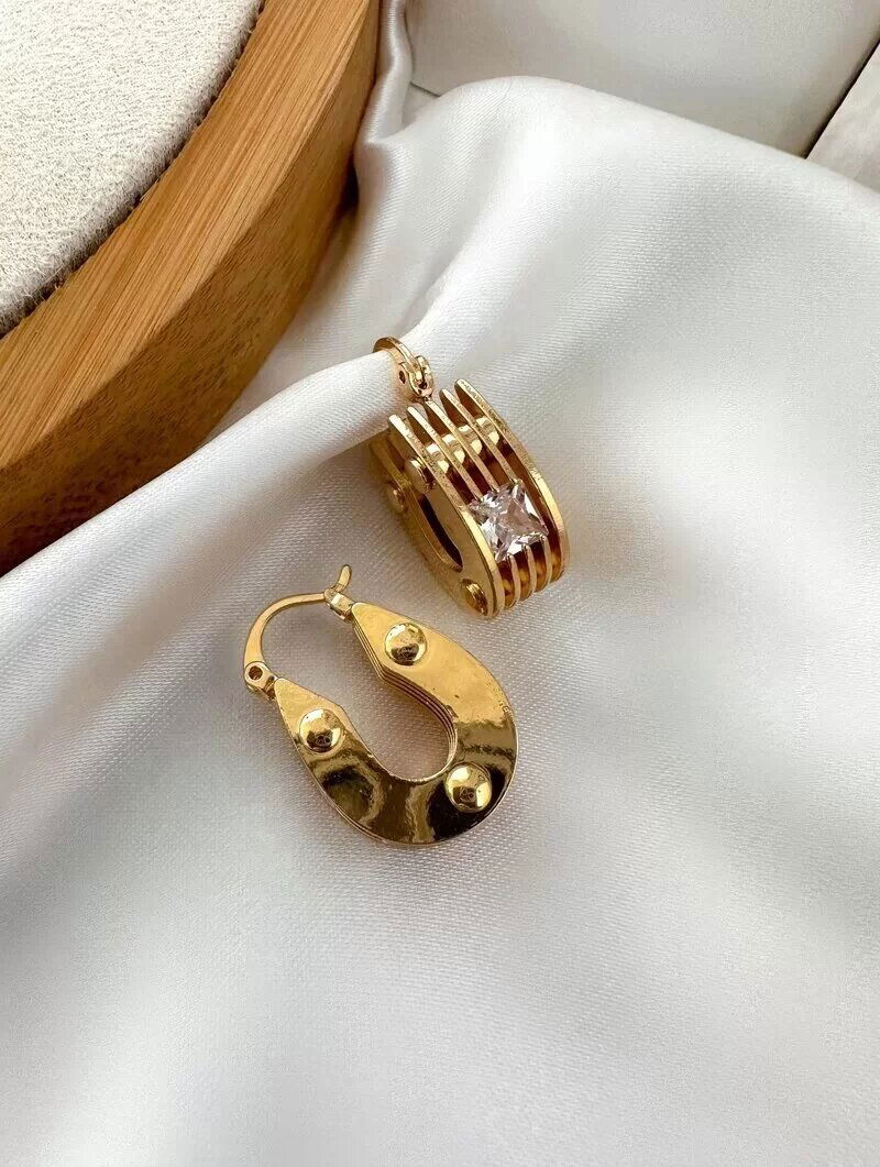 Brinco Folheado a Ouro 18k e Prata Argola Oval Vazada com Zircônia