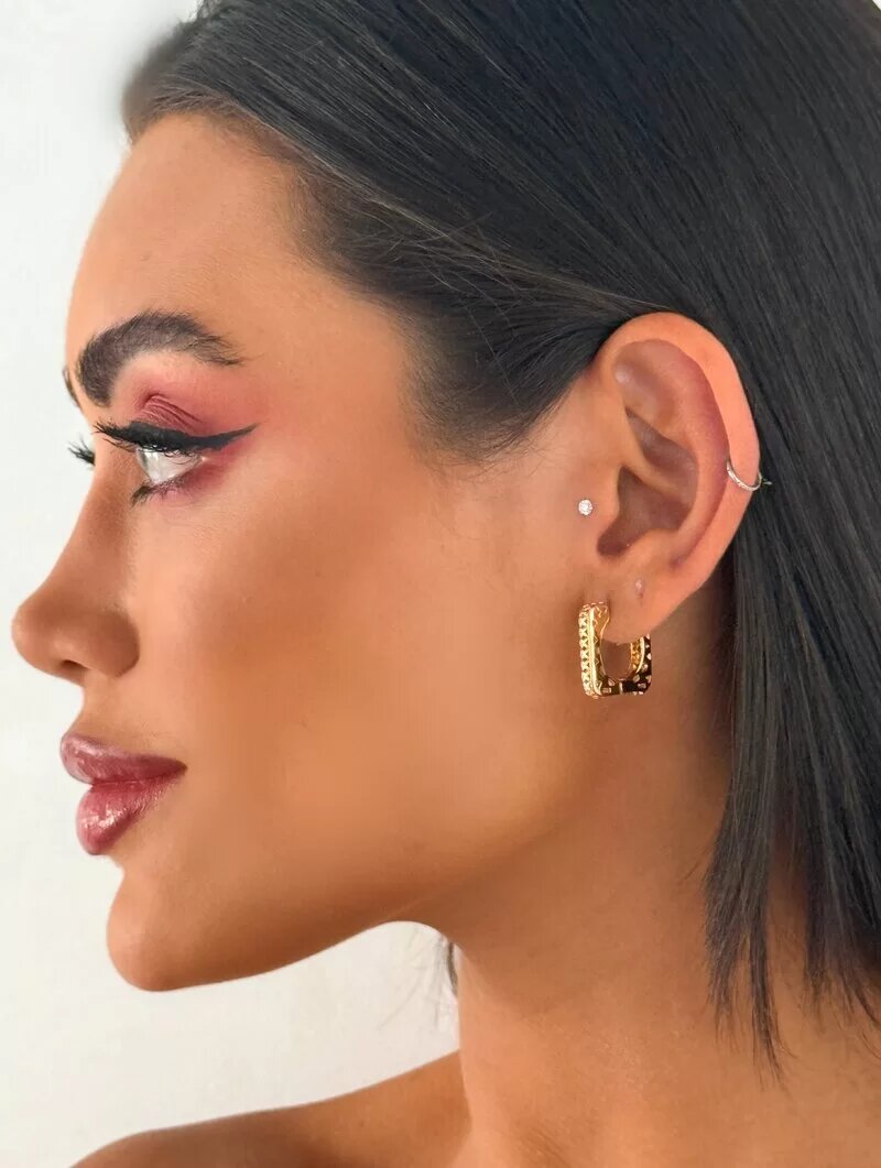 Brinco Folheado a Ouro 18k e Prata Argola Quadrada com Detalhes Vazados