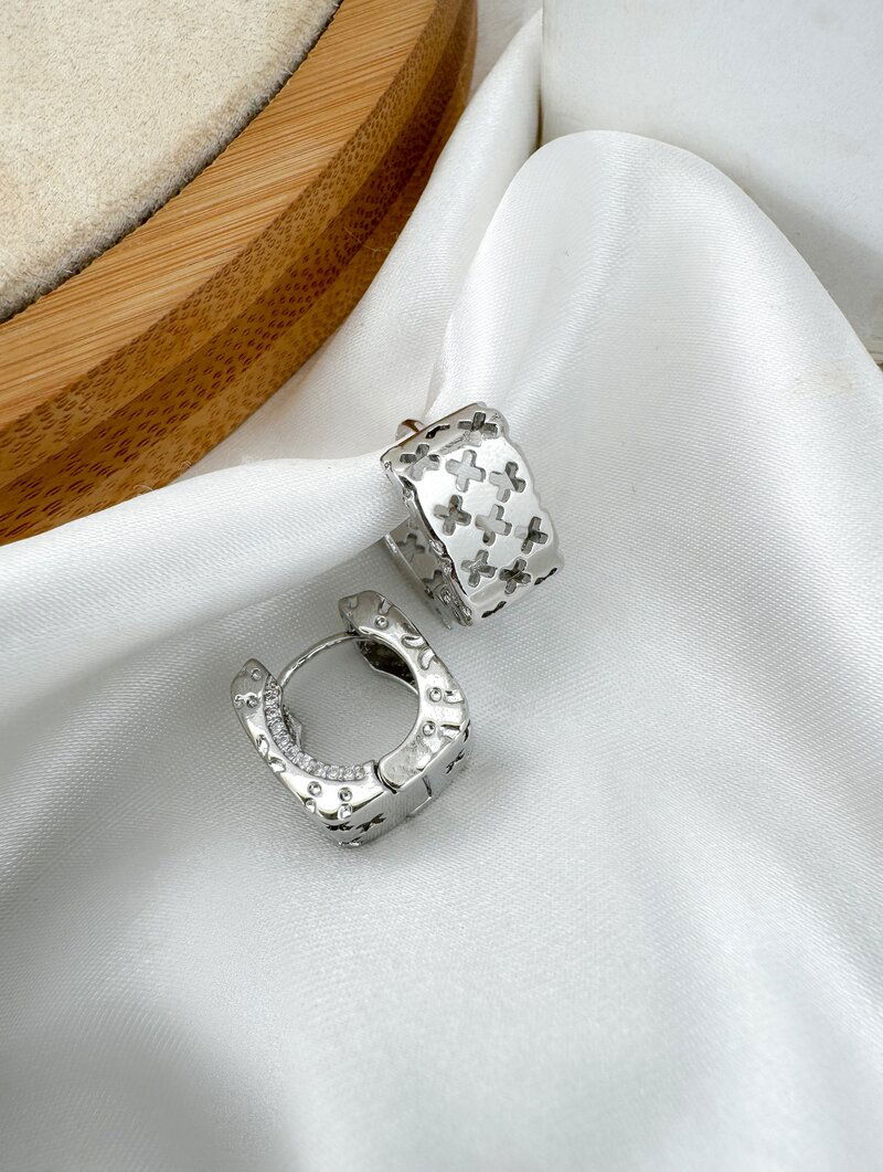 Brinco Folheado a Ouro 18k e Prata Argola Quadrada com Detalhes Vazados
