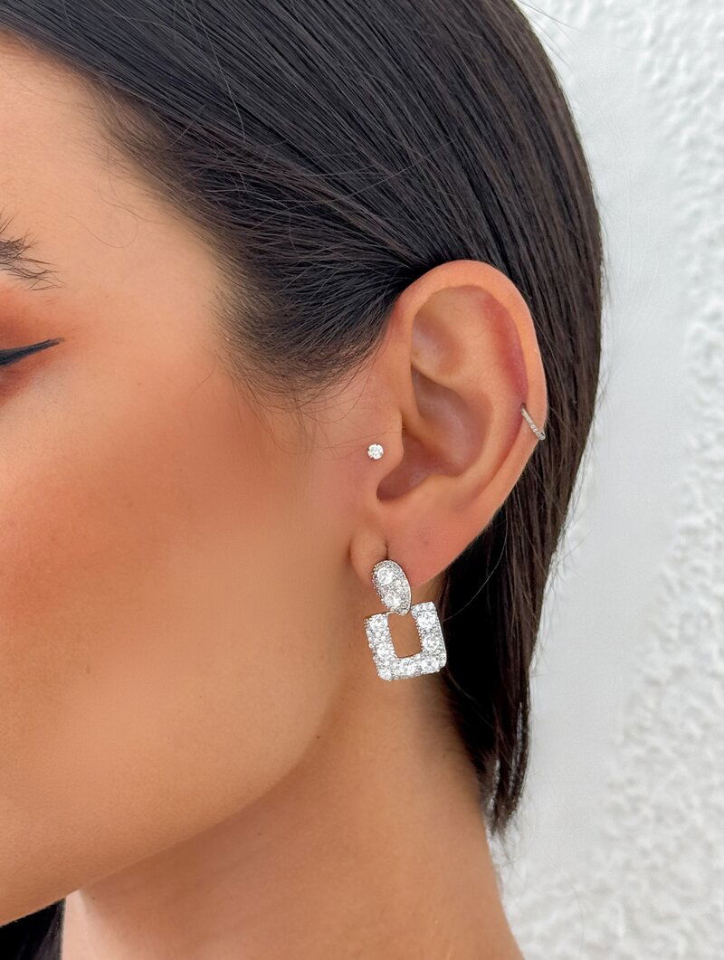 Brinco Folheado a Ouro 18k e Prata Argola Quadrada com Zircônias e Ponteira