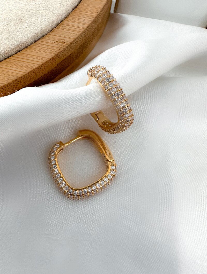 Brinco Folheado a Ouro 18k e Prata Argola Quadrada Cravejada