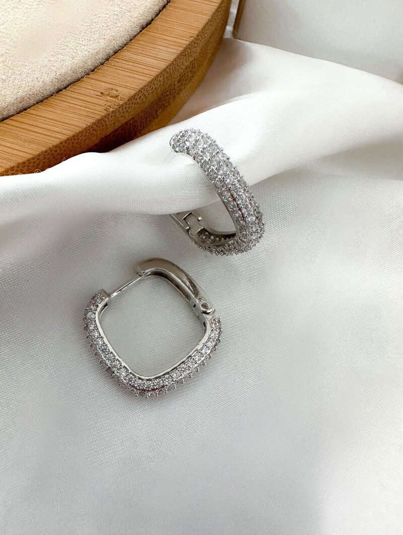 Brinco Folheado a Ouro 18k e Prata Argola Quadrada Cravejada