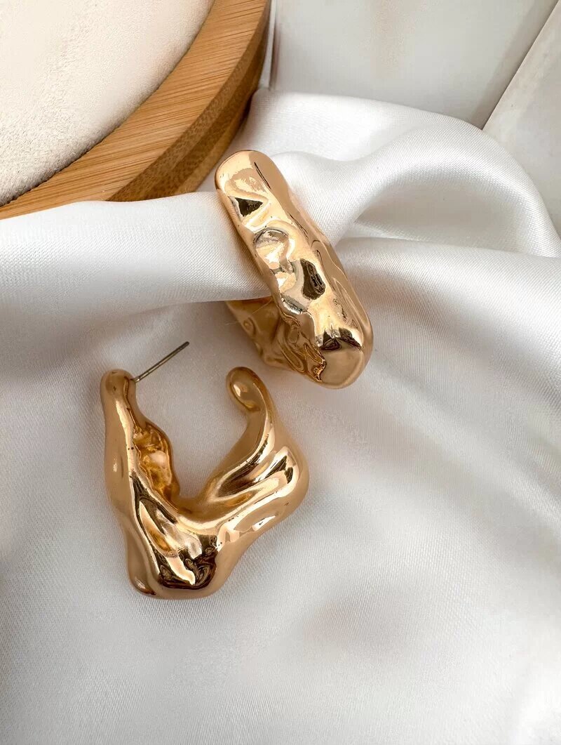 Brinco Folheado a Ouro 18k e Prata Argola Quadrada Martelada