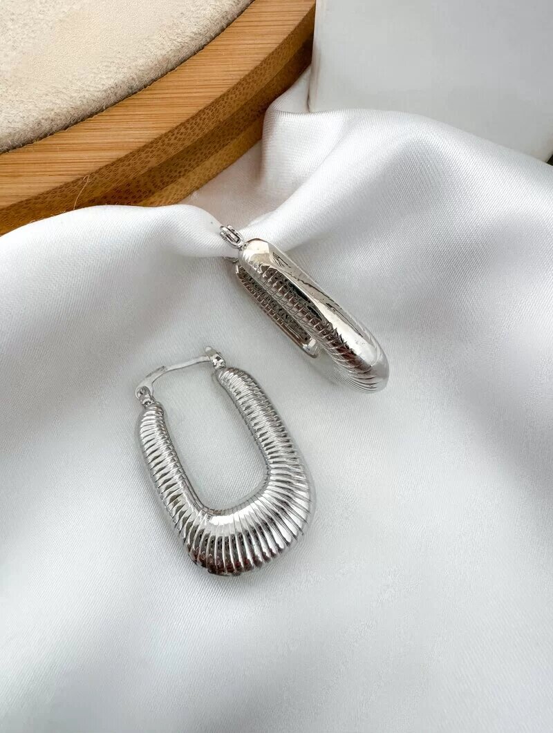 Brinco Folheado a Ouro 18k e Prata Argola Retangular Fecho Click