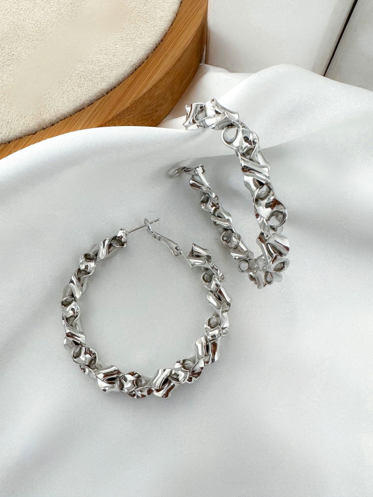 brinco folheado a ouro 18k e prata argola torcida designer mola.