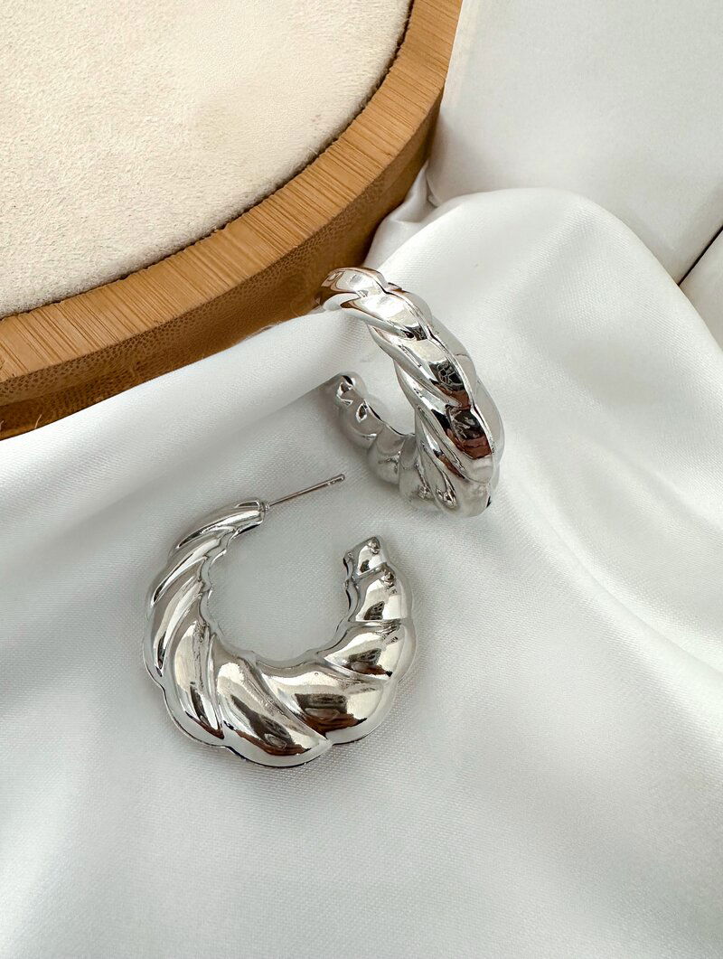 Brinco Folheado a Ouro 18k e Prata Argola Torcida Lisa