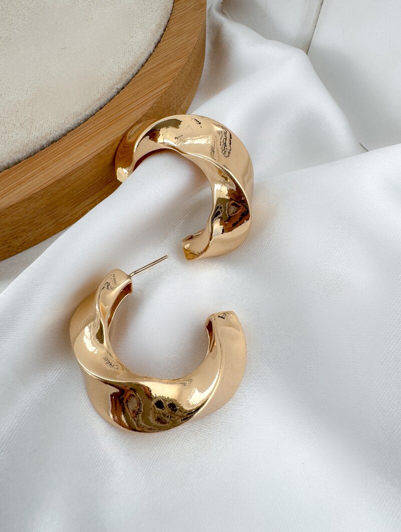 Brinco Folheado a Ouro 18k e Prata Argola Torcida Lisa