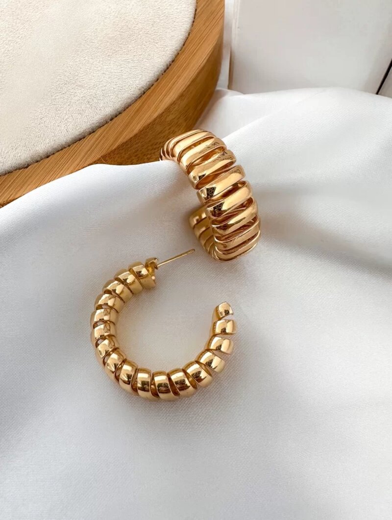BRINCO FOLHEADO A OURO 18K E PRATA ARGOLA TRABALHADA