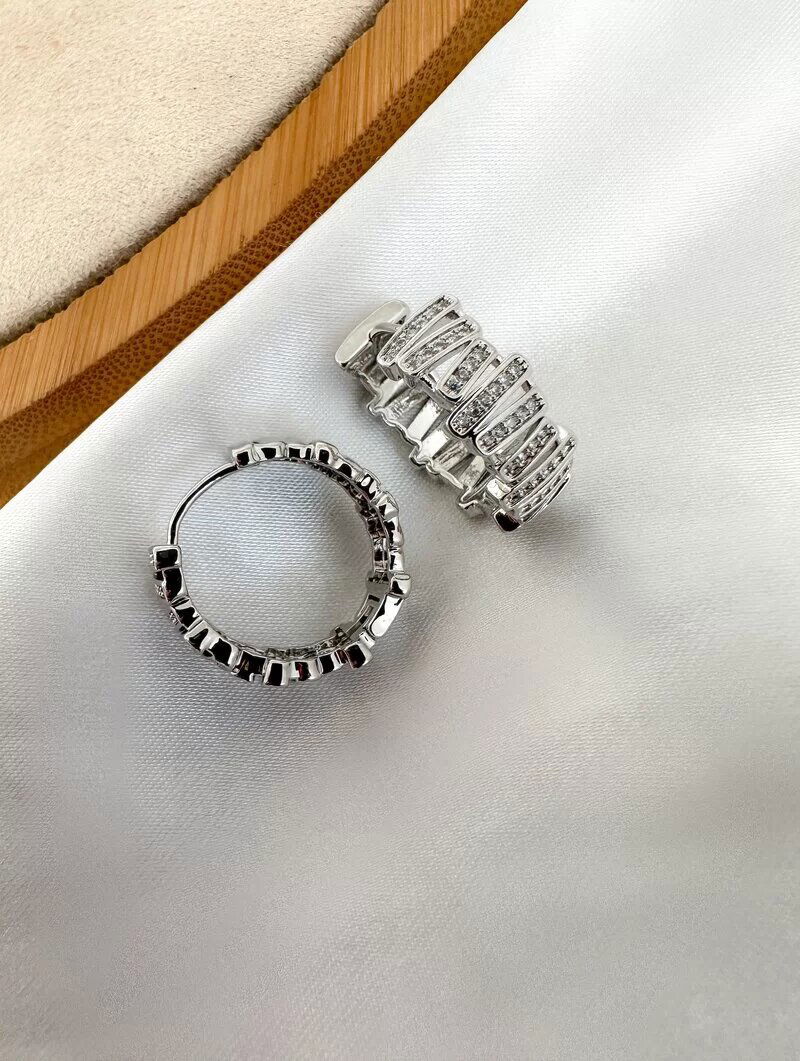 Brinco Folheado a Ouro 18k e Prata Argola Trabalhada Cravejada