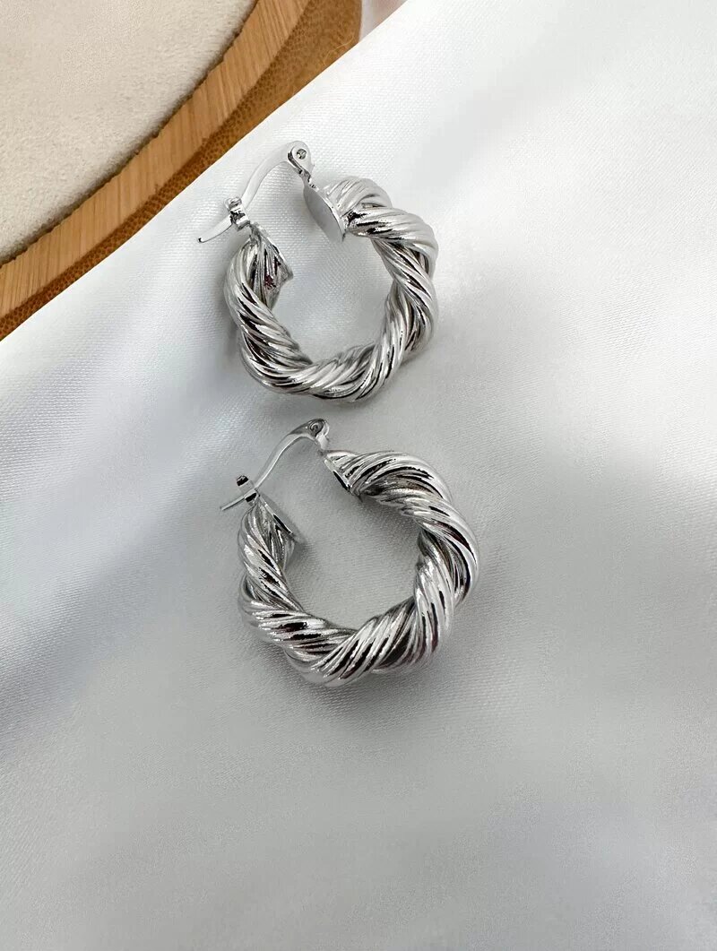 Brinco Folheado a Ouro 18k e Prata Argola Trançada com Fecho