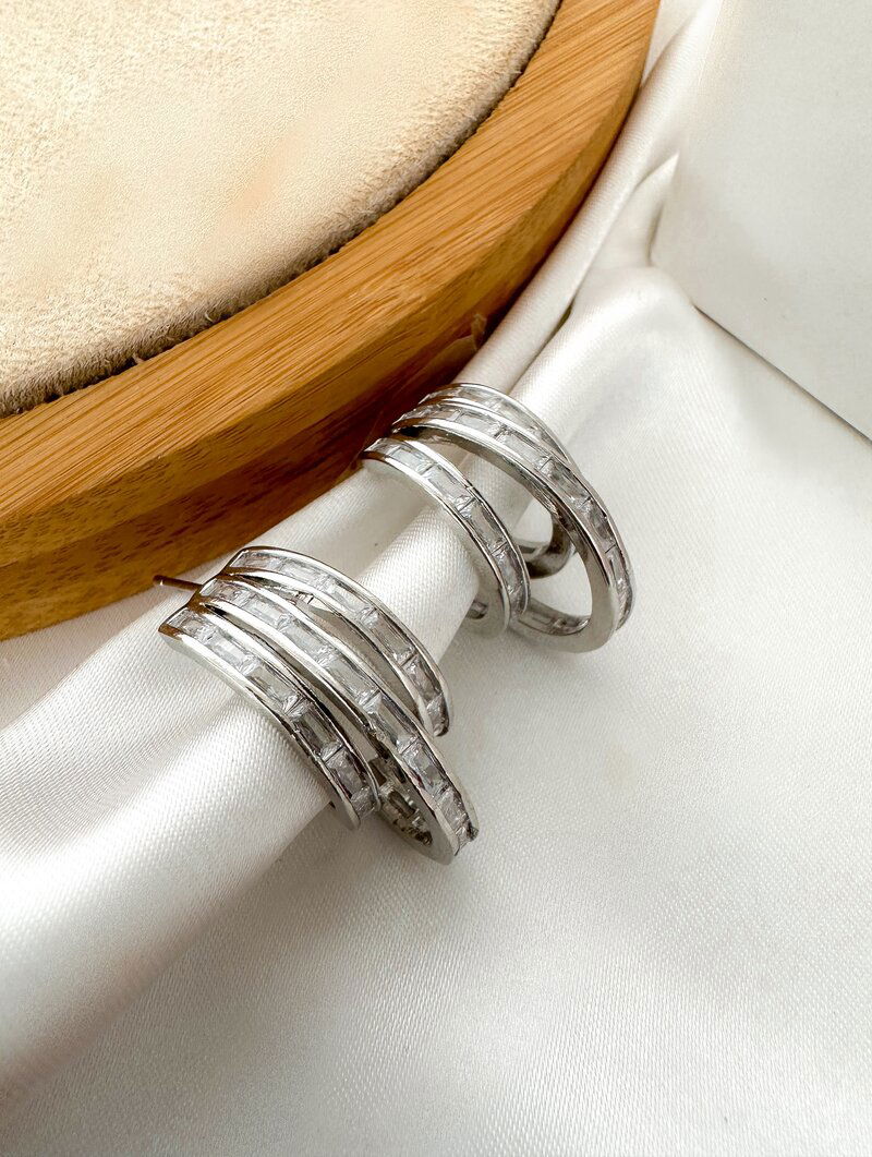 Brinco Folheado a Ouro 18k e Prata Argola Três Fios com Navetes