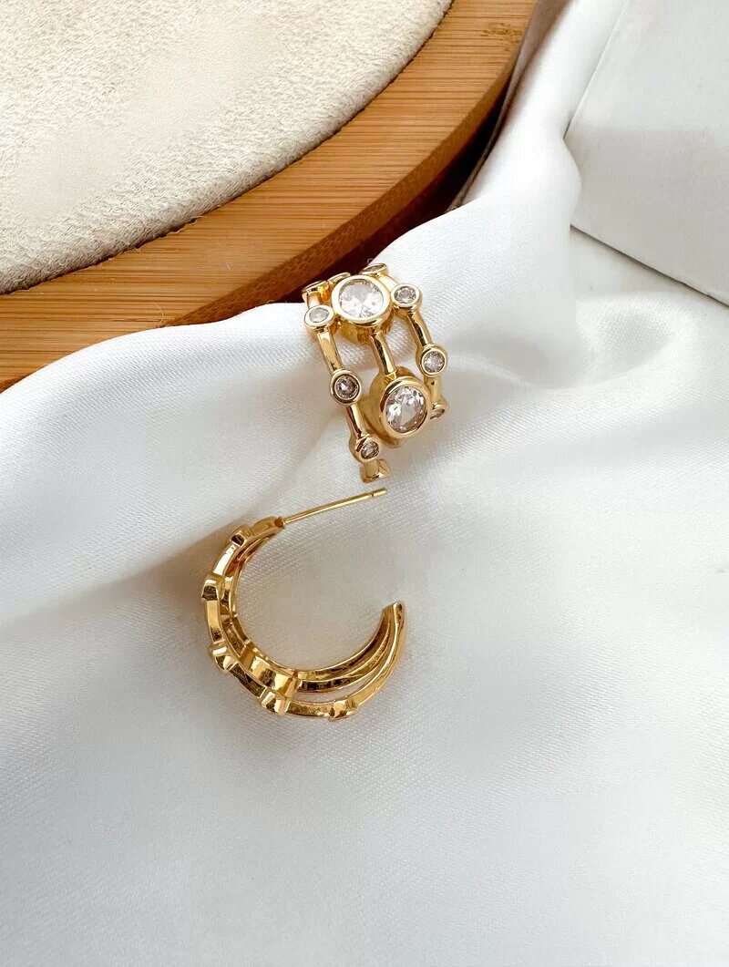 Brinco Folheado a Ouro 18k e Prata Argola Três Fios com Zircônias