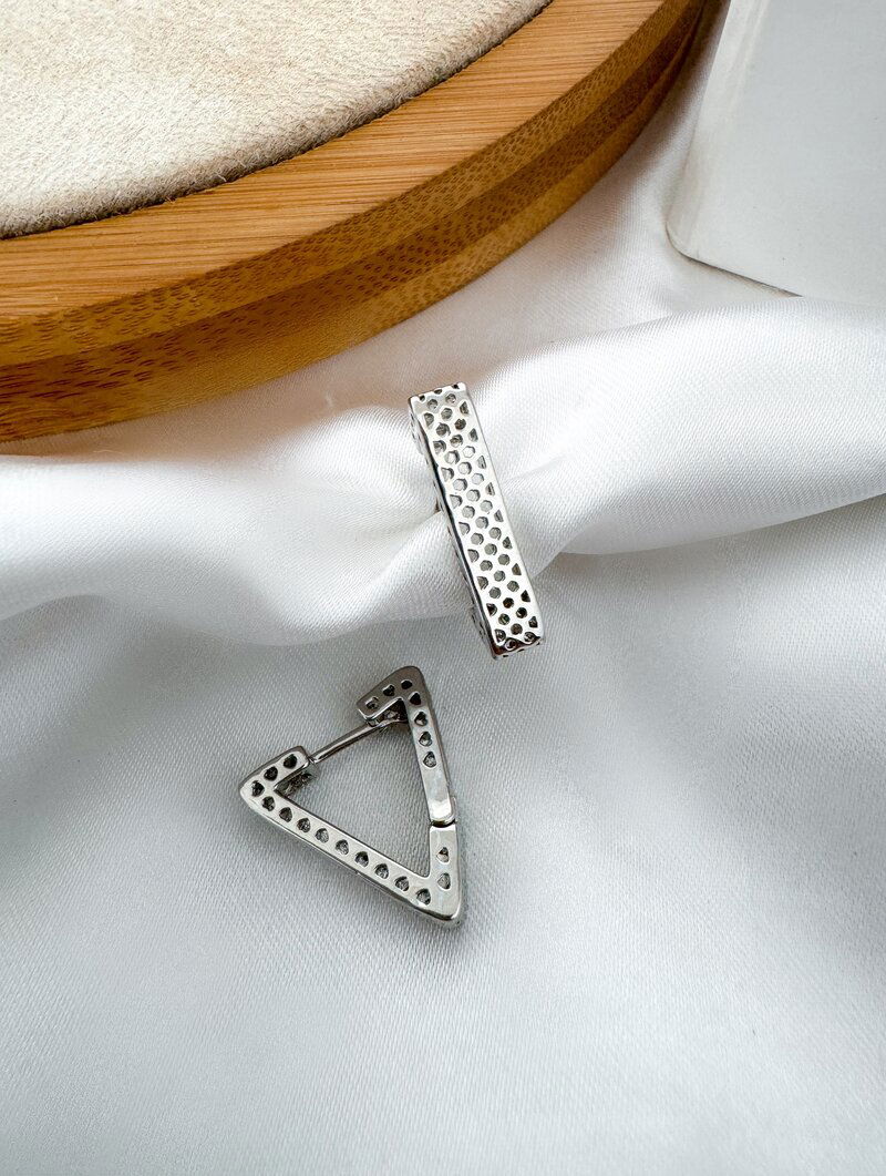 Brinco Folheado a Ouro 18k e Prata Argola Triangular Vazada